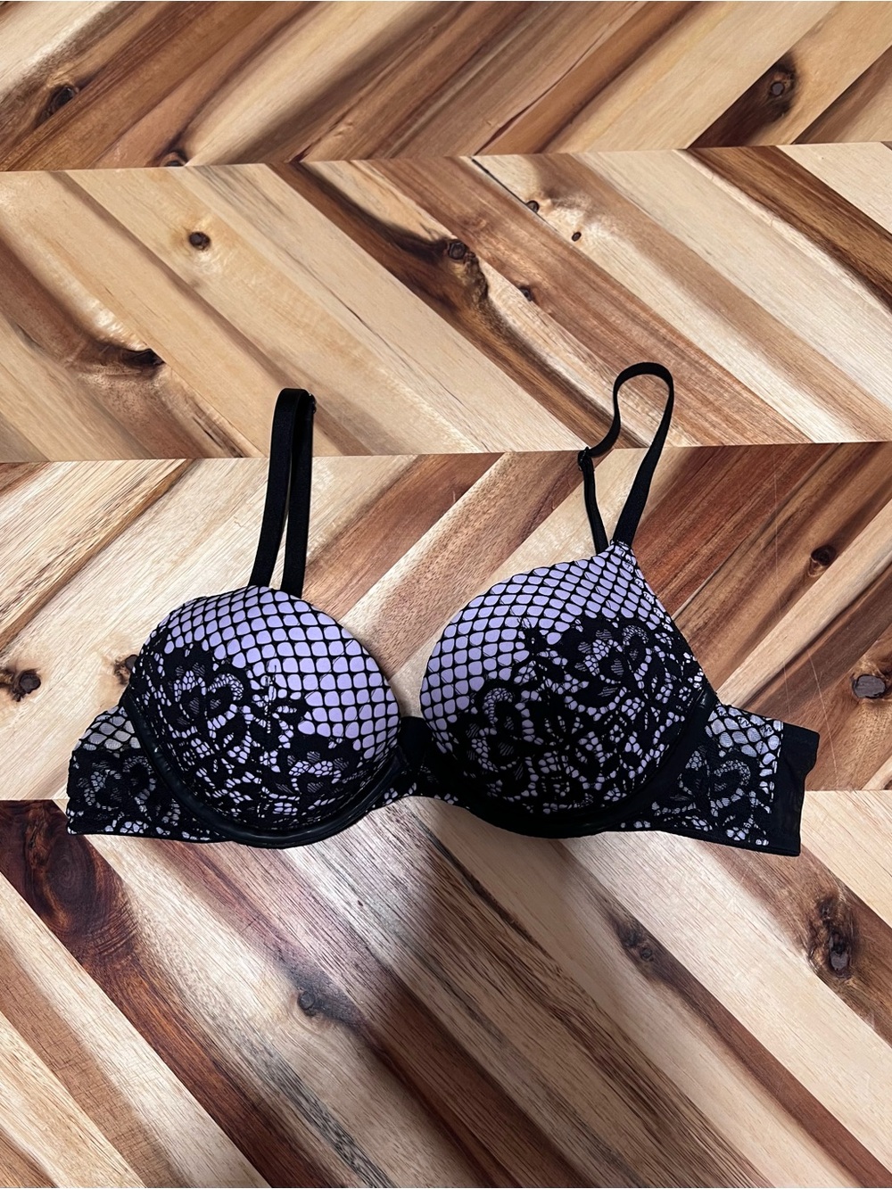 VICTORIA’S SECRET Very Sexy Push-Up Bra 34A Lavender Fishnet Lace Overlay $62